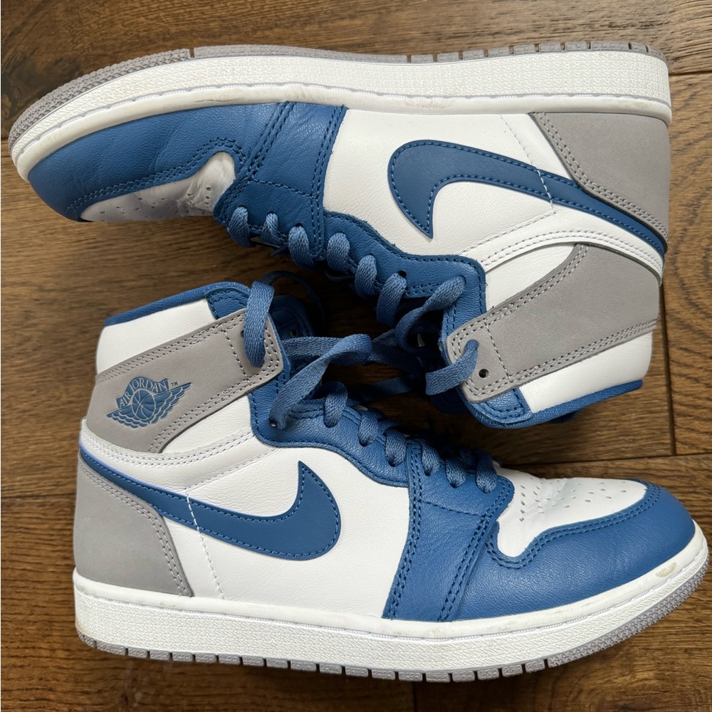 Nike Dunks size 7.5 men’s (9 women’s)
